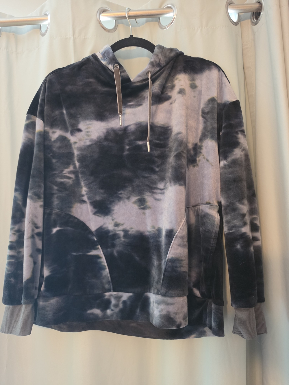 Time and Tru Black and Gray Tie-Dye Hooded Sweatshirt